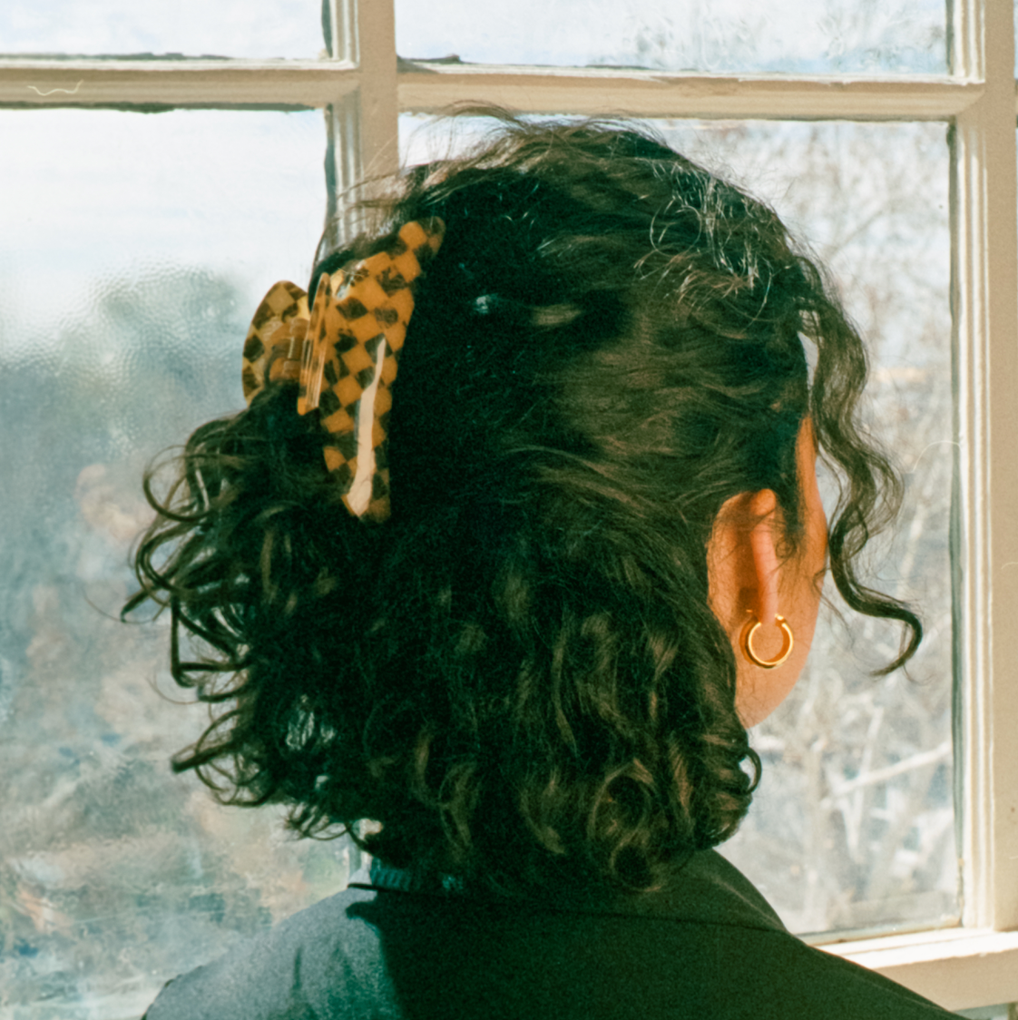 Our Classic Hair Claw silhouette is the perfect size to hold your locks or pop it in your bag.